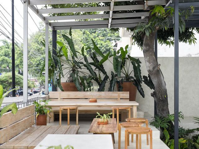 Bí quyết chọn đồ nội thất cho thiết kế quán cafe sân vườn  