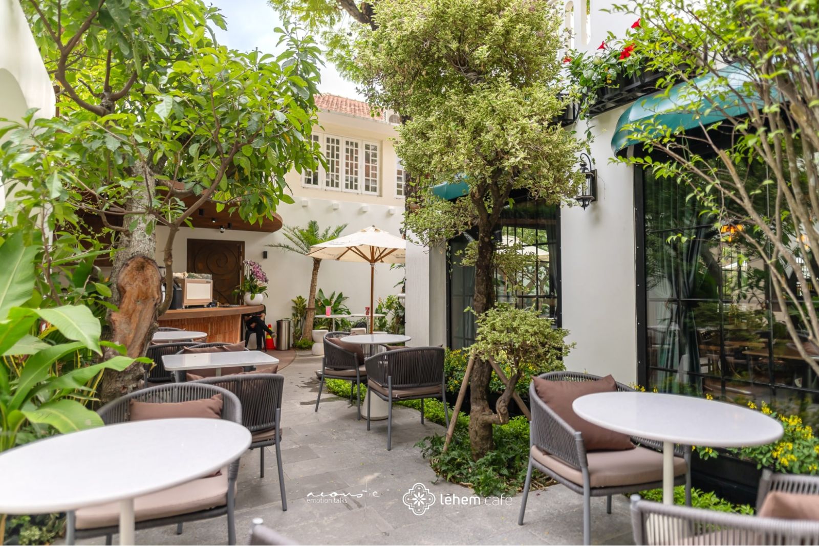 Léhem Café được Phong Cách Mộc thiết kế với không gian mở