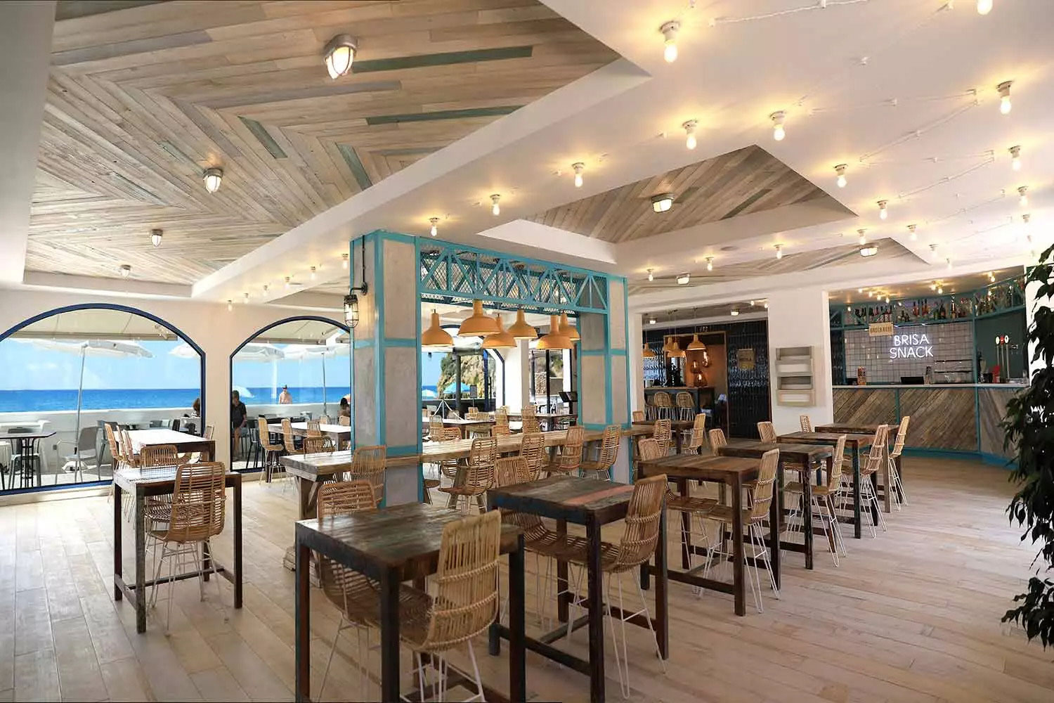 Những đặc điểm trong thiết kế quán cafe phong cách Địa Trung Hải