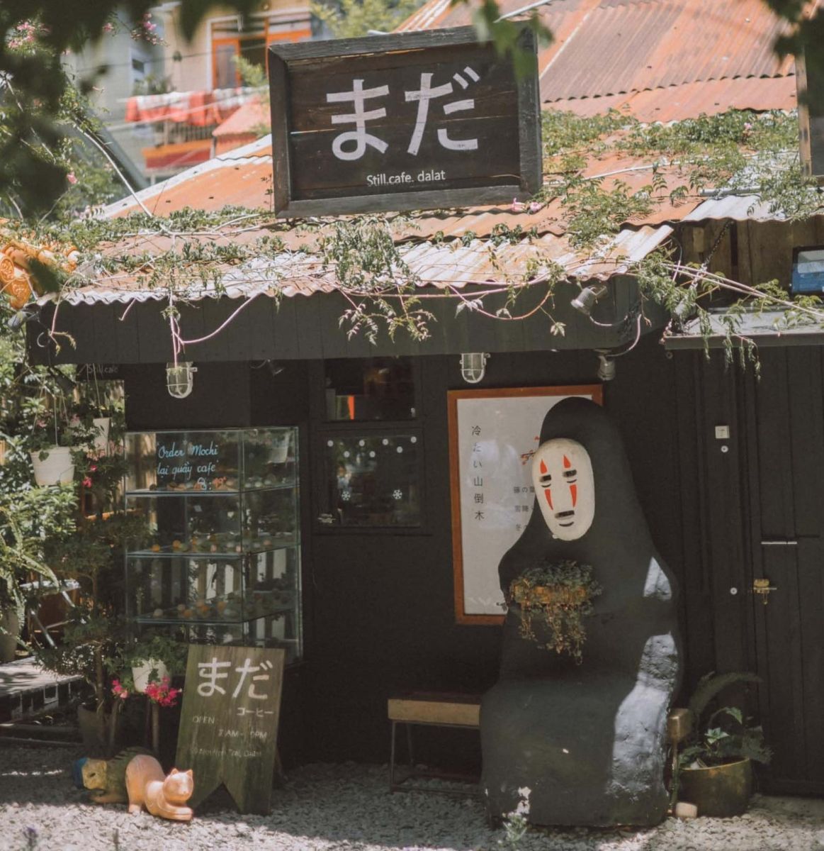Mẫu quán cà phê với loạt phim Ghibli Nhật 
