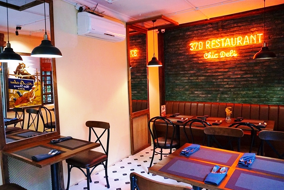 Nhà hàng mang phong cách HongKong - Tiệm Ăn 37D